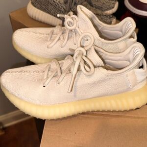 White Yezzy size 5 in mens / 6 in women's